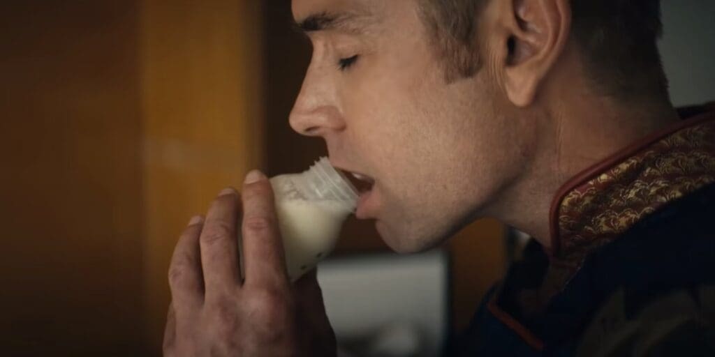 Homelander buvant du lait maternel image pour l’utilisation de The Boy Saison 4, Récapitulatif de l’épisode 6