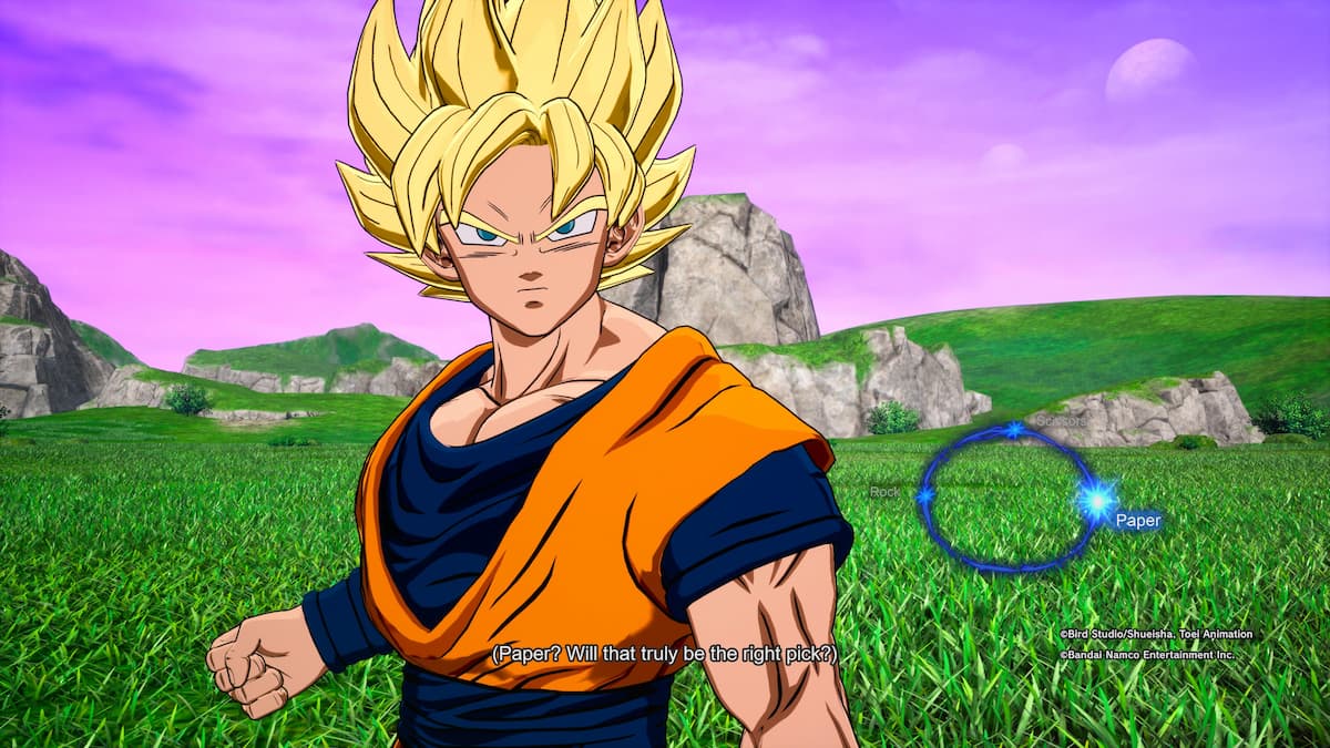 Goku en forme Super Saiyan debout sur un terrain herbeux avec une expression confiante. L’objectif de la mission implique un jeu de pierre-papier-ciseaux, avec « Papier » mis en évidence.