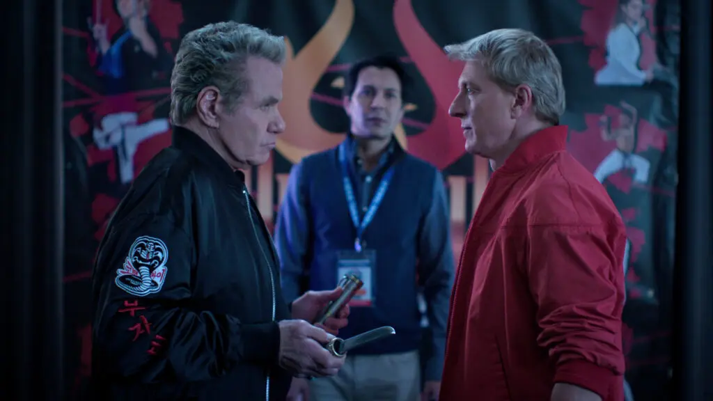 (De gauche à droite) Martin Kove dans le rôle de John Kreese, William Zabka dans le rôle de Johnny Lawrence dans Cobra Kai.